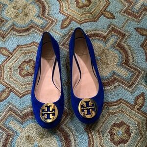 Indigo Tory Burch flats with gold buckle